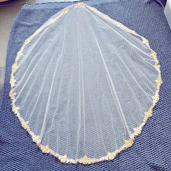 Crystal and beaded single-tier veil - Picture 3 of 7